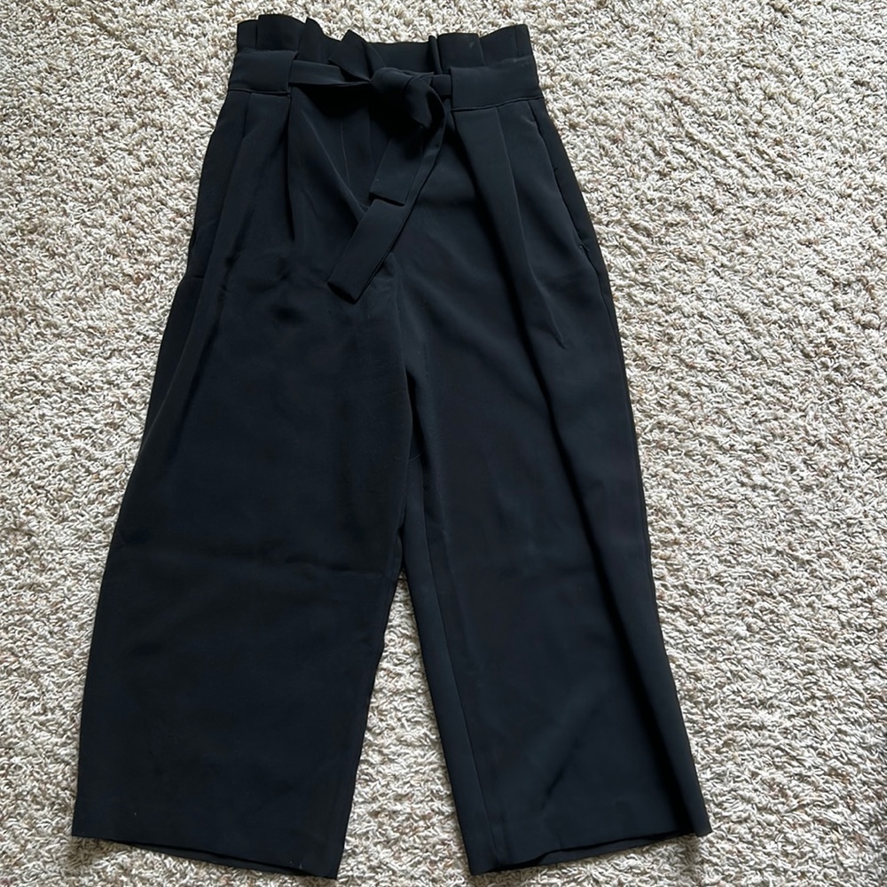 H&M wide leg cropped paperbag pants black tie front pockets size US 4